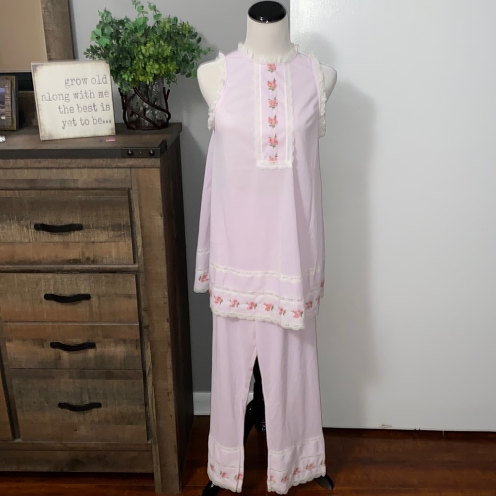 Gilead vintage 1960 2 piece pajama set floral embroidery with satin lace Small